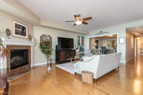 Living - 9419 Larimar Dr, Willowick, OH 44095 photo 4 of 6
