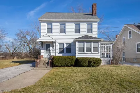 1555 E 214th St, Euclid, OH 44117