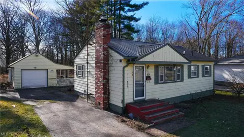 2895 Linda NW, Warren, OH 44485