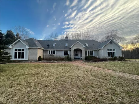 834 N Medina Line Rd, Akron, OH 44333