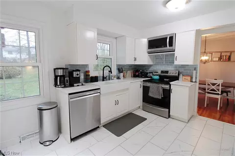 Kitchen - 32975 Ledge Hl, Solon, OH 44139 photo 2 of 3