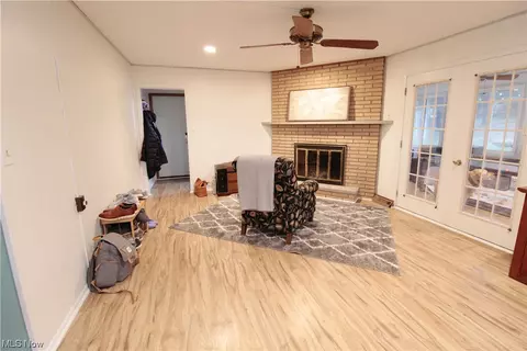 Living - 32975 Ledge Hl, Solon, OH 44139 photo 2 of 3