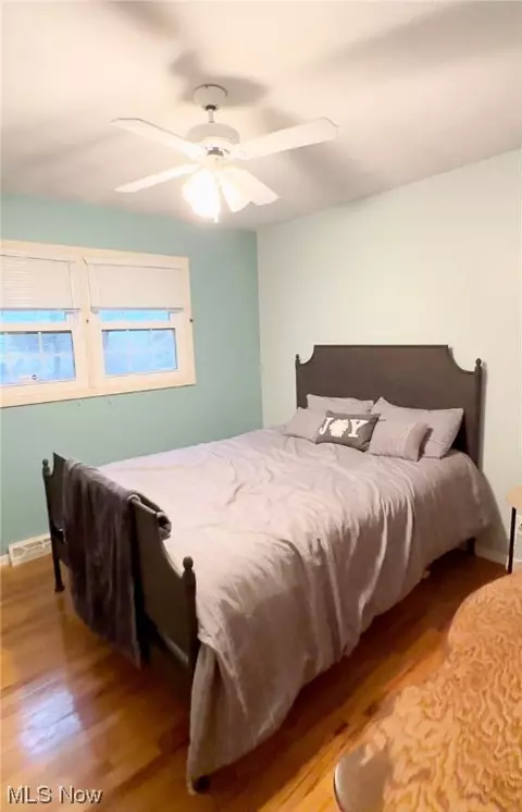 Bedroom - 32975 Ledge Hl, Solon, OH 44139 photo 4 of 4
