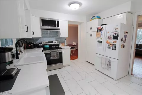 Kitchen - 32975 Ledge Hl, Solon, OH 44139 photo 1 of 3