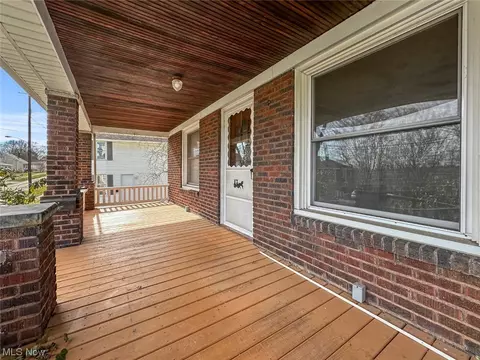 411 Sharp St, Salem, OH 44460 photo 2
