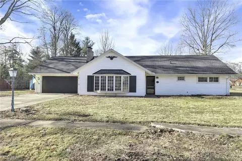 8925 Westlawn Blvd, Olmsted Falls, OH 44138