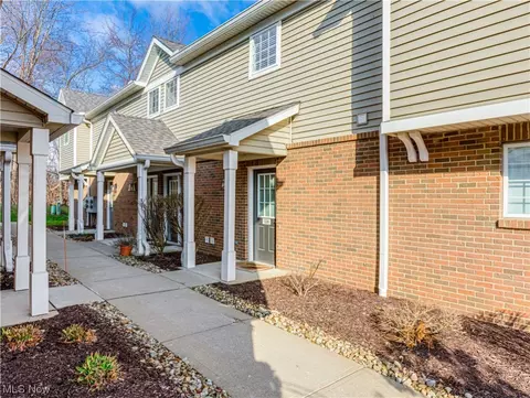 3317 Lenox Village Dr, Fairlawn, OH 44333