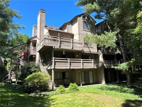 591 Meredith Ln, Cuyahoga Falls, OH 44223
