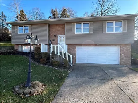 202 Greentree Dr, Saint Clairsville, OH 43950
