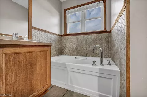 Bath - 40068 Hope Ct, Elyria, OH 44035 photo 3 of 4