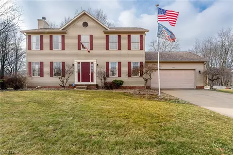 3182 Bear Holw, Uniontown, OH 44685