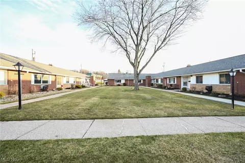 5651 Broadview Rd #C9, Parma, OH 44134