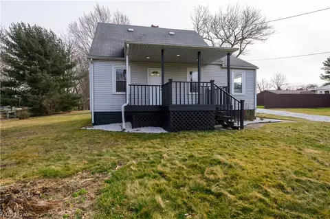 2708 Sunlight Ave NE, East Canton, OH 44730