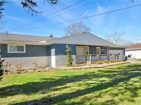 1086 Polley Dr, Youngstown, OH 44515