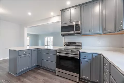 Kitchen - 155 E Vermont Ave, Sebring, OH 44672 photo 4 of 8