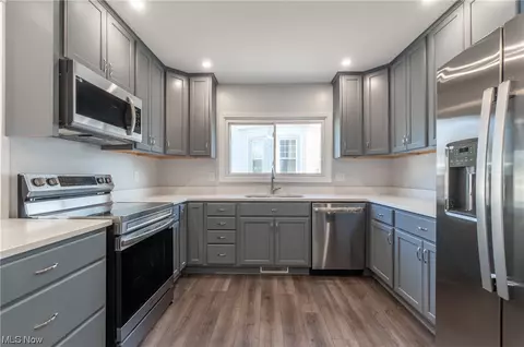 Kitchen - 155 E Vermont Ave, Sebring, OH 44672 photo 5 of 8