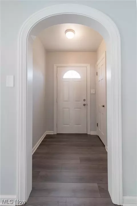 Entry Way - 155 E Vermont Ave, Sebring, OH 44672 photo 1 of 1