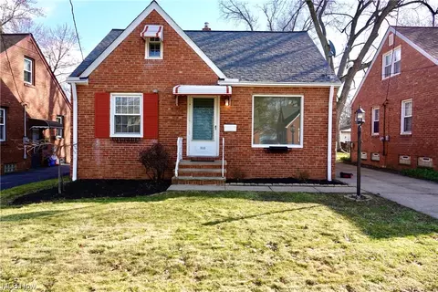 1515 Winchester Rd, Lyndhurst, OH 44124