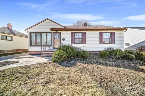 722 Glenhurst Rd, Willowick, OH 44095