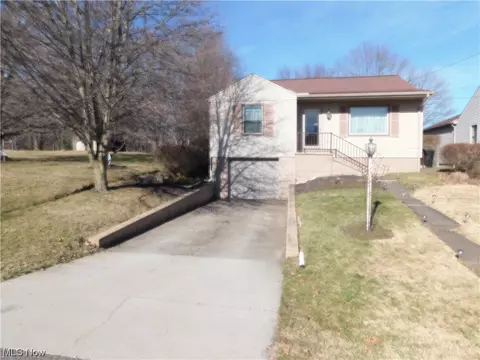 7811 Service St, Masury, OH 44438
