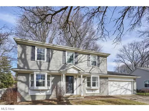 2154 Woodpark Rd, Fairlawn, OH 44333