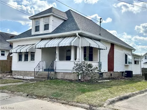 606 34th St, Vienna, WV 26105