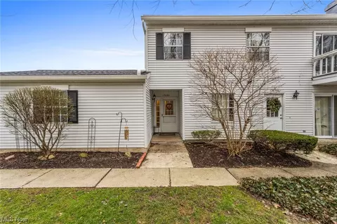 17658 Eastbrook Trl, Chagrin Falls, OH 44023