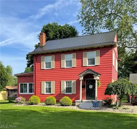 725 E State St, Newcomerstown, OH 43832