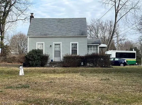 3399 Oaklynn St NW, Uniontown, OH 44685