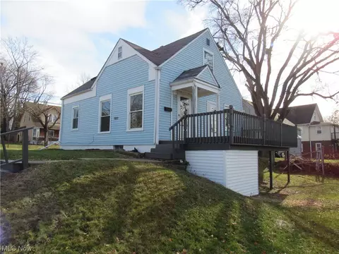 1100 Courtland, Akron, OH 44320