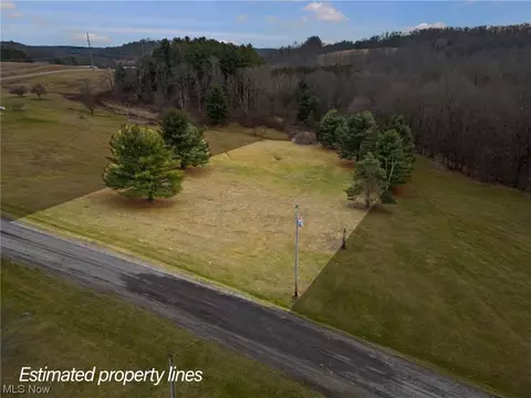 228 Pineview Ln SW, Carrollton, OH 44615