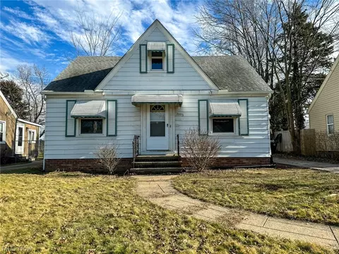 3193 Joslyn Rd, Cleveland, OH 44111