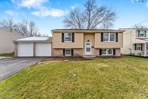 918 Illinois, Mcdonald, OH 44437