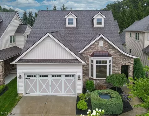 5265 River Creek Rd, Lyndhurst, OH 44124
