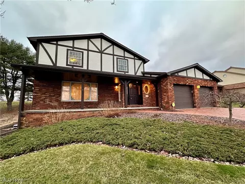 4515 St Andrews Dr, Steubenville, OH 43953