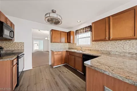 Kitchen - 110 Haydens Arbor, Elyria, OH 44035 photo 1 of 5
