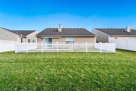 Exterior - 110 Haydens Arbor, Elyria, OH 44035 photo 6 of 7