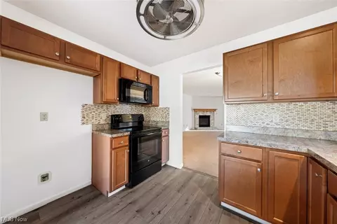 Kitchen - 110 Haydens Arbor, Elyria, OH 44035 photo 2 of 5