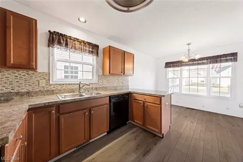 Kitchen - 110 Haydens Arbor, Elyria, OH 44035 photo 3 of 5