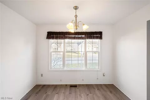 Dining - 110 Haydens Arbor, Elyria, OH 44035 photo 1 of 1