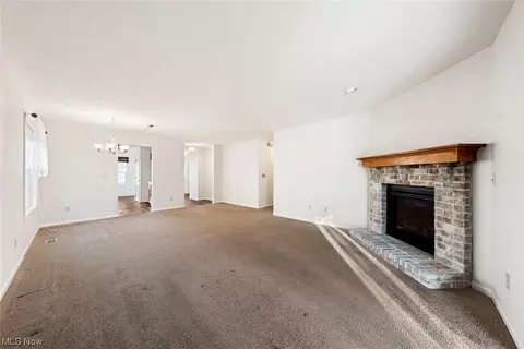 Living - 110 Haydens Arbor, Elyria, OH 44035 photo 3 of 3