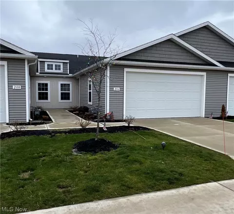 Exterior - 206 Silver Spring Cir #206, Elyria, OH 44035 photo 2 of 4