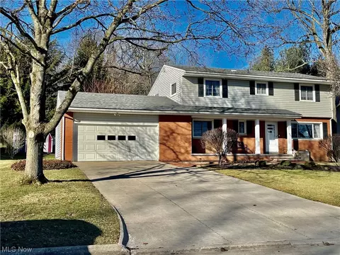 622 Moorfield Rd, Fairlawn, OH 44333