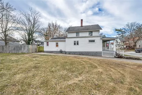 Exterior - 218 7th St, Elyria, OH 44035 photo 4 of 4