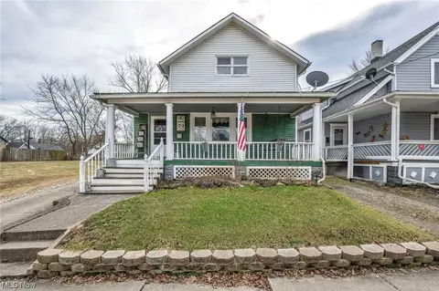 218 7th St, Elyria, OH 44035