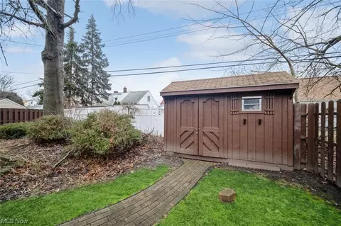 Exterior - 331 E 262nd St, Euclid, OH 44132 photo 7 of 9