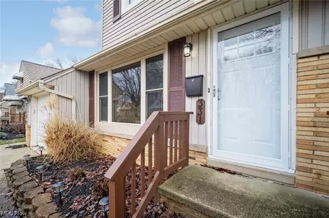 Exterior - 331 E 262nd St, Euclid, OH 44132 photo 4 of 9