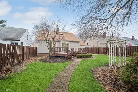Exterior - 331 E 262nd St, Euclid, OH 44132 photo 8 of 9