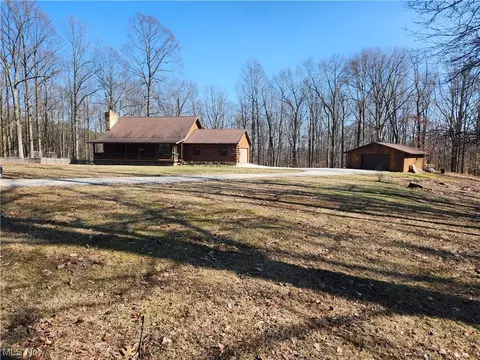 9452 Miller Hill Rd NE, Sherrodsville, OH 44675