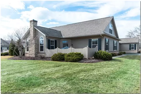 220 Quarry Lakes Dr, Amherst, OH 44001
